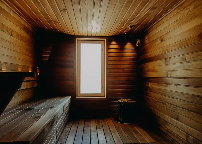 Kotolinna, Kotomo Oy אורחן *