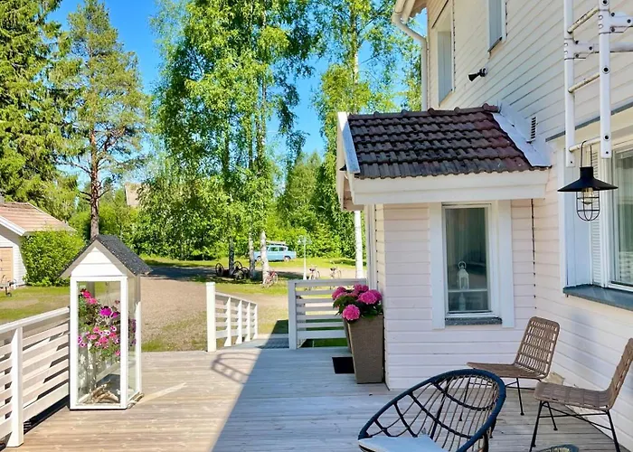 Kotolinna, Kotomo Oy אורחן