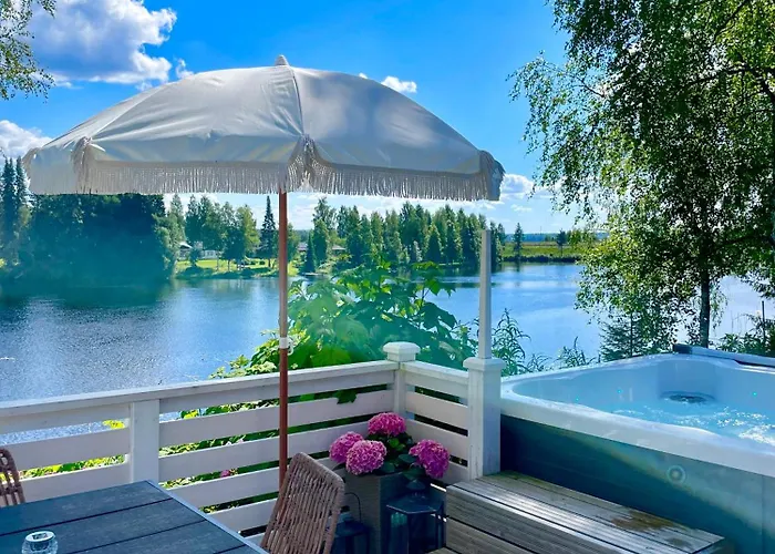 Kotolinna, Kotomo Oy אורחן *